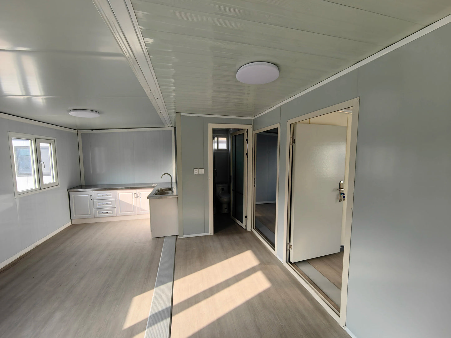 New Design Flat Woodgrain 40 Ft 20 Ft Modern Prefab Expandable Container House Living Mobile Prefabricated Villa Home 3 Bedroom