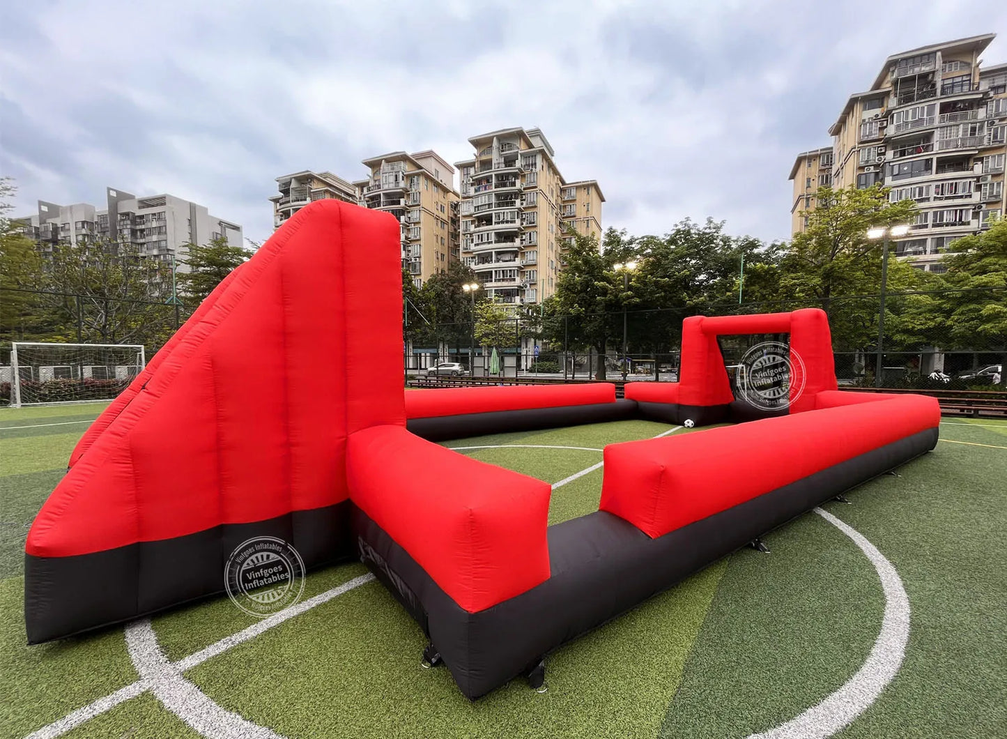 Outdoor Giant Inflatable Soccer Field Inflatable Football & Soccer Pitch Court for School Playground/Family/Team Games