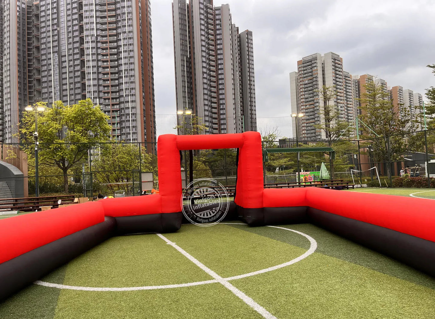 Outdoor Giant Inflatable Soccer Field Inflatable Football & Soccer Pitch Court for School Playground/Family/Team Games